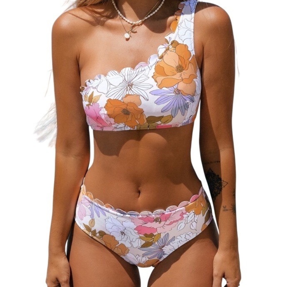NEW! Cupshe Floral One Shoulder Hazy Tenderness Bikini Large Top Med. Bottom NWT